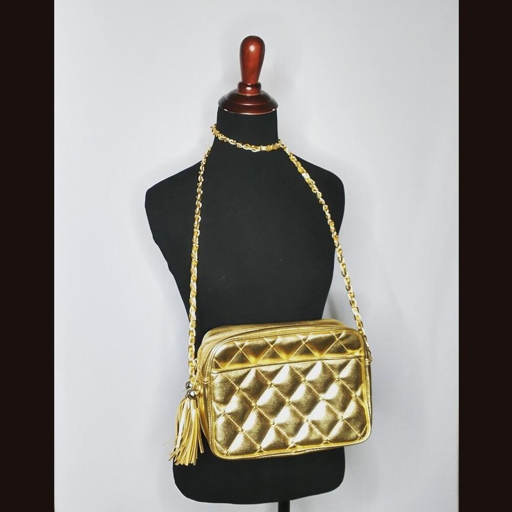 Gold Metallic quilted 90s purse by Chateau - Picture 4 of 4